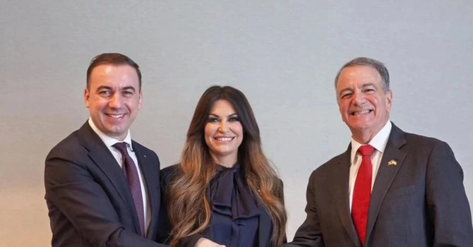 Ambasadoarea americană în Grecia Kimberly Guilfoyle s-a lăudat că SUA au fost implicate în demiterea Guvernului Bolojan. „Putem face asta oricărei țări dorim. Putem face asta și în Grecia” – WSJ