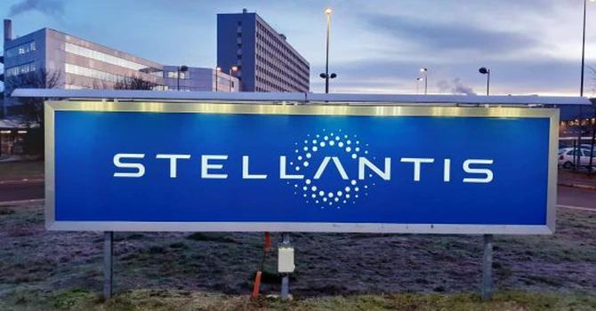 Stellantis va suspenda producția în trei fabrici din Franța, din cauza lipsei de baterii pentru mașinile electrice
