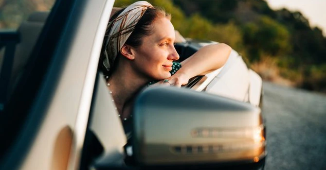 Cum se schimbă experienţa șoferului atunci când protecția auto merge dincolo de minimul obligatoriu