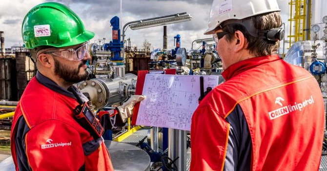 Cehia reduce accizele, plafonează prețurile la carburanți și pune o taxă suplimentară pe rafinare