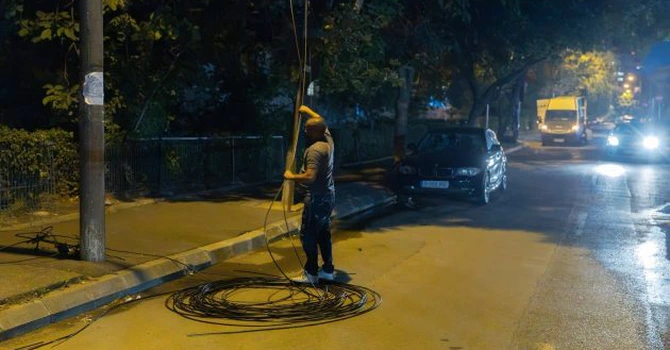 PMB se laudă că a dat jos toate cablurile de telecomunicații amplasate ilegal