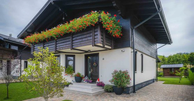 FOTO Investiție de 10 milioane de euro lângă Brașov: Cum arată casele alpine dezvoltate de grupul Teleferic Grand Hotel și cât costă o vilă