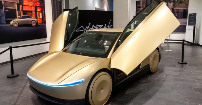 Tesla lansează joi modelul Cybercab, un vehicul fără pedale și volan conceput special pentru servicii de robotaxi