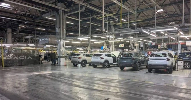 Mesaje clare ale șefilor Dacia către autorități: „Nu există modele noi în pregătire pentru Mioveni”. „Producția scade și va trebui să dăm oamenii afară”