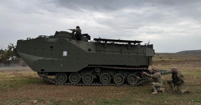 Ambasada SUA la Bucureşti anunță livrarea către România a primelor nouă vehicule amfibii de asalt