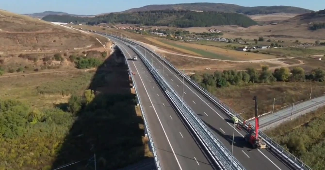 Umbrărescu a mobilizat 690 de muncitori pe șantierul din Autostrada Transilvania, ajuns la 99,2%
