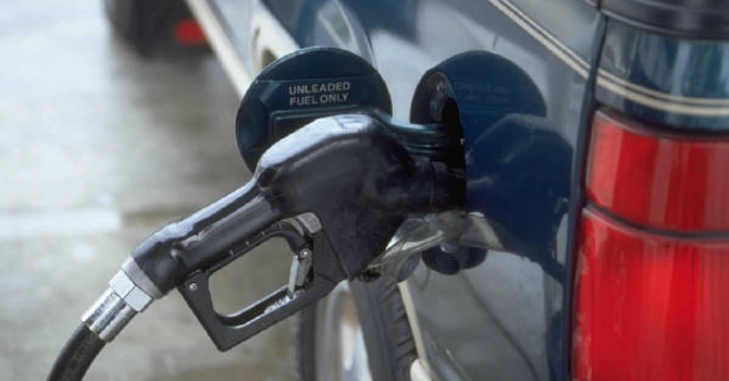 Vom avea noi recorduri de preţuri la carburanţi în zilele următoare? La cât ar putea ajunge litrul de benzină şi motorină – analiză Frames
