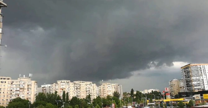 De ce „miroase oribil” în Bucureşti? Buzoianu dă explicaţii: Depozitul de deşeuri de la Vidra şi staţia de epurare Glina, cele mai probabile surse ale mirosului semnalat în Bucureşti
