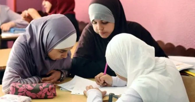 Italia interzice vălul în şcoli şi limitează la 30% numărul elevilor străini dintr-o clasă