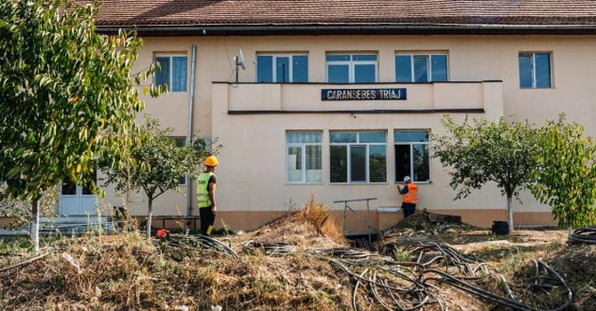 FOTO Calea ferată Caransebeș – Timișoara – Arad: Ce lucrări se mai execută pe lotul 1 în septembrie