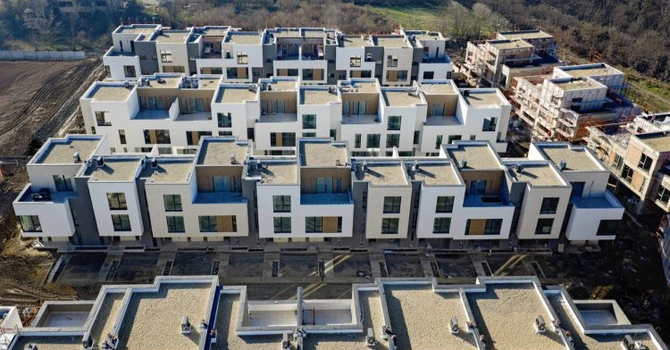 FOTO Investiție masivă pe malul lacului Pipera: 87 de vile de lux construite de Danya Cebus cu 45 de milioane de euro