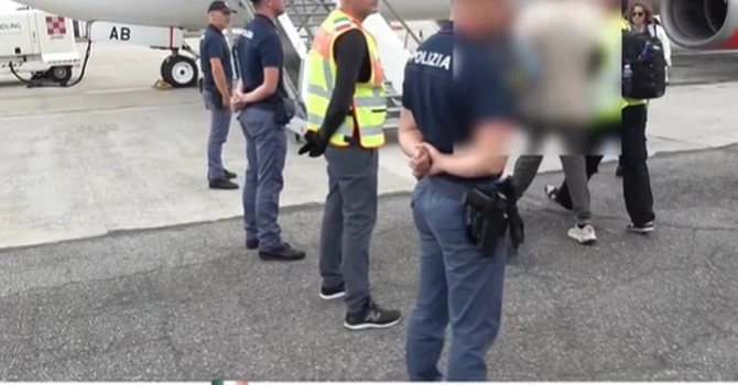 Italia a expulzat un muzician moldovean care blocase o autostradă pentru a realiza un videoclip