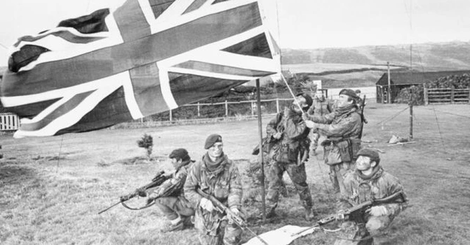 Un nou război la orizont? Argentina vorbește din nou despre insulele Falkland, “vânt favorabil”