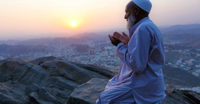 Coaliţia militară din Golf condusă de Arabia Saudită îi acuză pe rebelii houthi că au lansat o dronă asupra oraşului Mecca