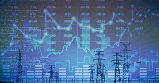 Scumpire masivă a energiei electrice pe piața spot de la București în august, prețul s-a dublat în ultimul an. Iar septembrie a început și mai rău
