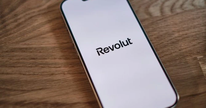 FOTO Anunț important de la Revolut. Apare o funcție în premieră. Ce poate face și cum poți folosi asistentul personal
