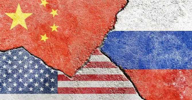 Moscova nu exclude posibilitatea unei întâlniri trilaterale între preşedinţii Rusiei, SUA şi Chinei