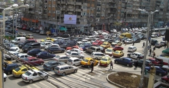 Interzis în Bucureşti pentru curieri şi maşinile de aprovizionare, între anumite ore. Proiectul este pe ordinea de zi a ședinței CGMB