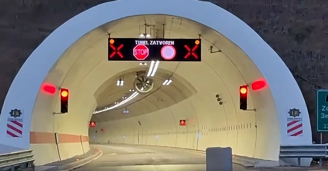 VIDEO Partenerii lui Umbrărescu la „tunelurile urșilor” din Autostrada Lugoj – Deva finalizează un mega-tunel de 3,36 km în Bosnia