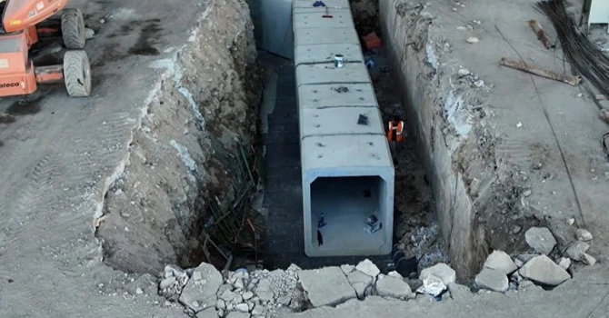 VIDEO Umbrărescu extinde șantierul de la Oțelu Roșu: Imagini în premieră cu tunelul tehnologic uriaș și noul laminor în construcție
