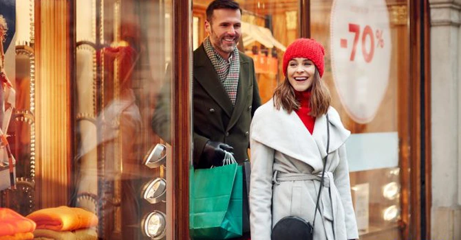 Cum își pregătesc românii cumpărăturile de Black Friday și Crăciun – analiză