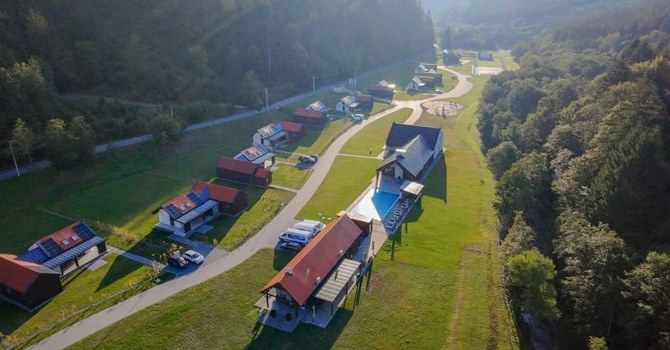 Un resort din Harghita lansează o ofertă pentru cei care lucrează de la distanță. Cât costă să stai o lună de cazare
