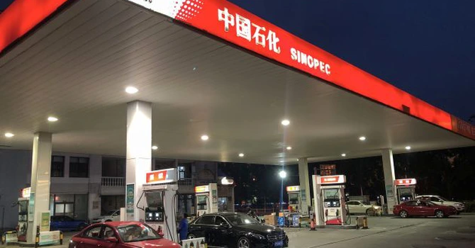 Cotațiile petrolului au crescut cu 2% după ce China a anunțat că-și suspendă exporturile de combustibili