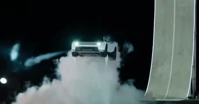 Cel mai bogat om din lume anunţă că Tesla şi SpaceX ar putea fuziona