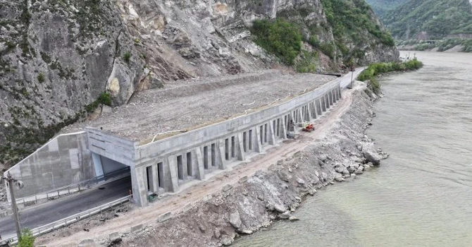 Centura Călimănești: A fost semnat contractul pentru consolidarea DN 7CC. Cât vor dura lucrările