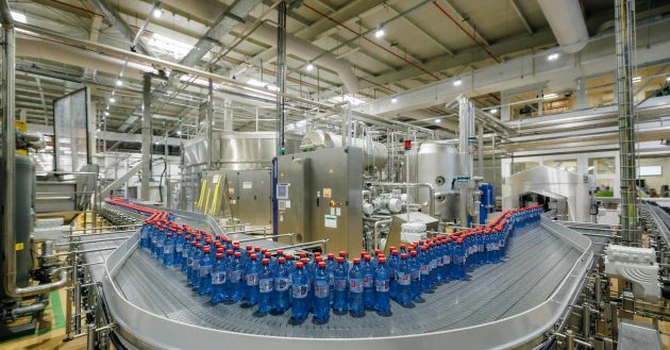 Fabrica de ape minerale Dorna din județul Suceava, deținută de Coca-Cola HBC România, este printre cele mai complexe unități de îmbuteliere ape minerale de la nivelul grupului, din punct de vedere operațional