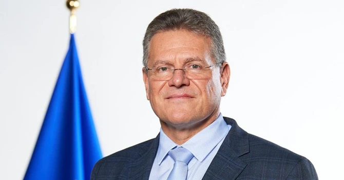 Comisarul european pentru Comerţ, Maros Sefcovic, spune că UE dorește să-și coordoneze acțiunile cu SUA pentru scăderea prețului la motorină