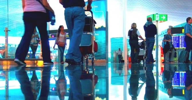 O veste proastă – Biletele de avion în Europa se vor scumpi cu 20%, în 2027, averzizează Ryanair