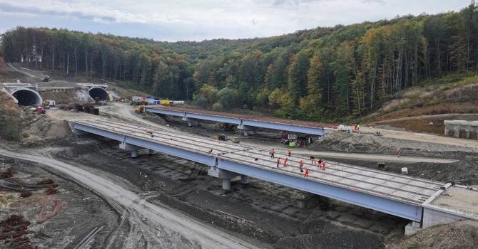 VIDEO Autostrada A1 Lugoj – Deva: Ce progres înregistrează Umbrărescu la pasajele din secțiunea tunelurilor