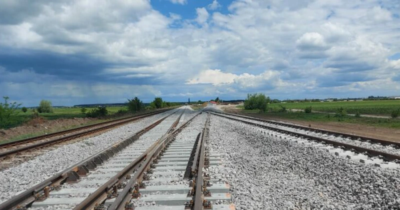 Calea ferată Focșani – Roman: Guvernul a aprobat investiții de peste 11 miliarde de lei în reabilitarea liniei de aproape 150 de kilometri