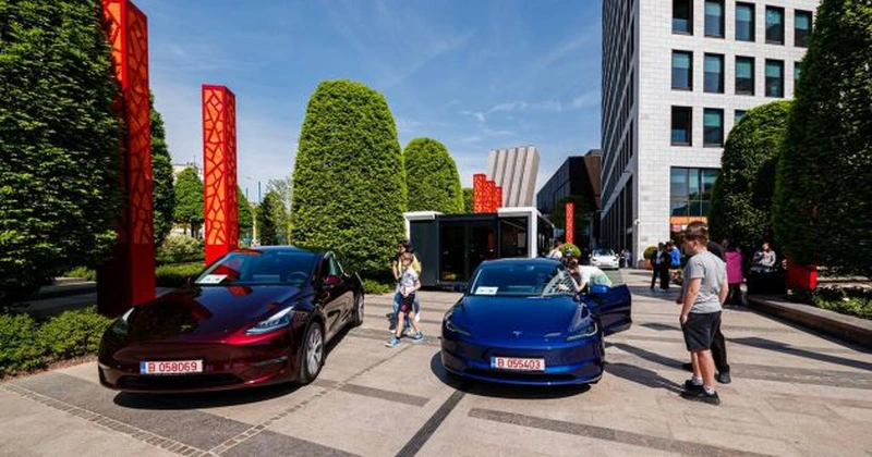 Tesla a deschis primul pop-up store din România la Timișoara