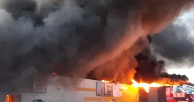 Polonia: Un mare centru comercial din Varşovia, distrus de incendiu