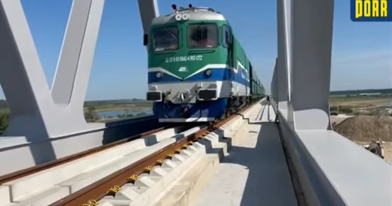Calea ferată București – Giurgiu: Tren în teste pe Podul Grădiștea, ce ar putea fi inaugurat la vară VIDEO