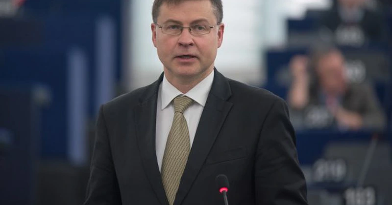 Comisia Europeană vrea să propună statelor G7 reducerea plafonului maxim de vânzare a petrolului rusesc la 50 de dolari barilul