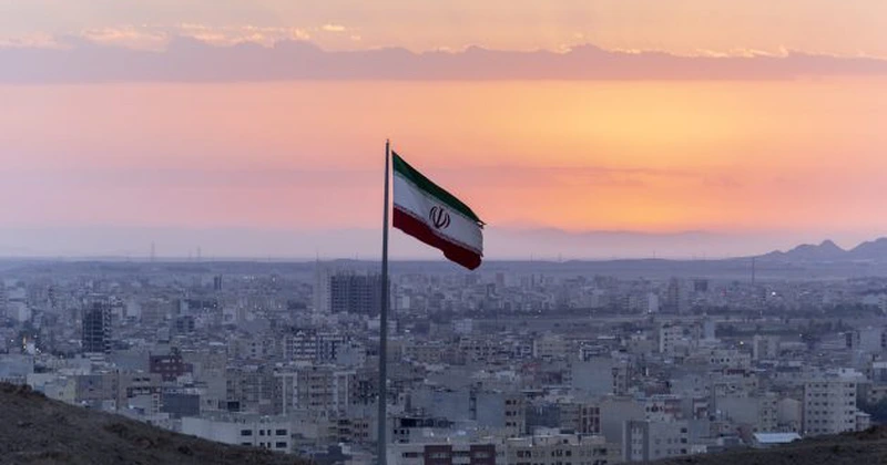 Mai aproape de un nou acord Iran-SUA? Autoritățile de la Teheran „deschid porţile” pentru investițiile americane, inclusiv în sectorul petrolului şi gazelor, dacă americanii ridică sancţiunile