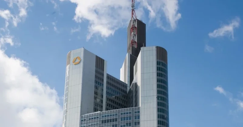 Odiseea vânzării Commerzbank. Un oficial al băncii germane i-a spus directorului UniCredit să vândă acţiunile şi să plece acasă