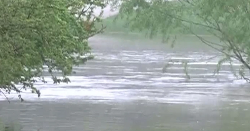 Cod de viitură emis pentru râuri din 12 județe