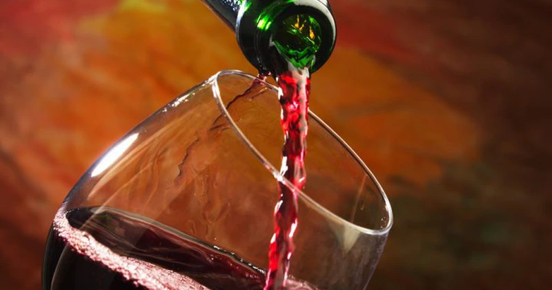 Efectele creșterii accizei la vin. ADAR: cresc prețurile și piața neagră, se reduc suprafețele cultivate și contribuțiile la buget