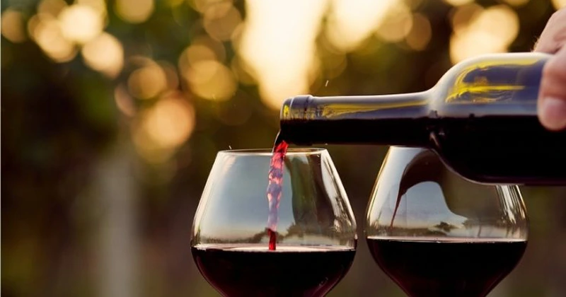 Producătorii francezi de vin şi brânzeturi spun că tarifele americane îi vor lovi din plin