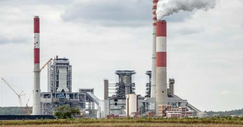 Băncile au investit peste 385 de miliarde de dolari în termocentrale pe cărbune  în ultimii trei ani