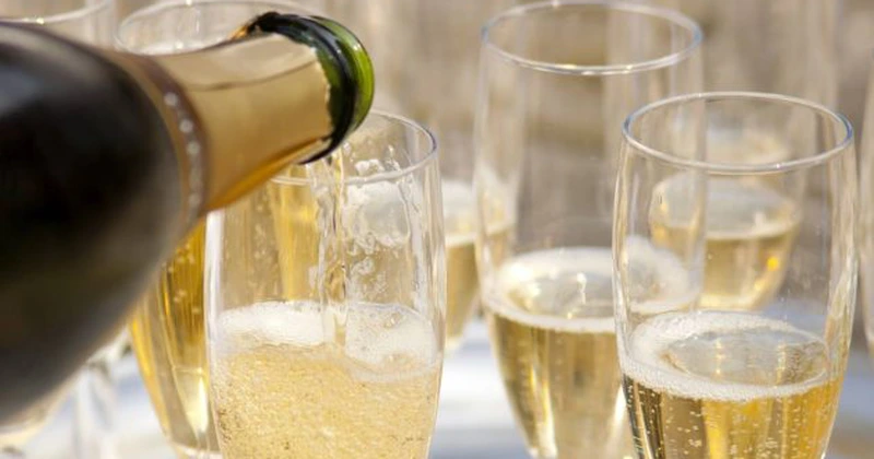 Producătorii francezi de vin și brânzeturi atrag atenția asupra impactului tarifelor de 30% impuse de americani pentru importurile din UE