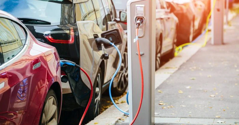 Tesla vrea să furnizeze energie electrică în UK. Ar putea intra pe piață din 2026
