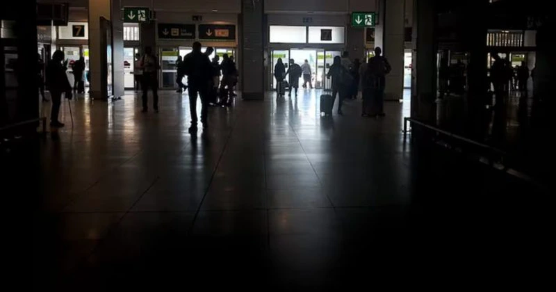 Blackout-ul din Spania: Guvernul a spus că a fost o problemă de tensiune și învinuiește atât operatorul de rețea, cât și companiile de utilități