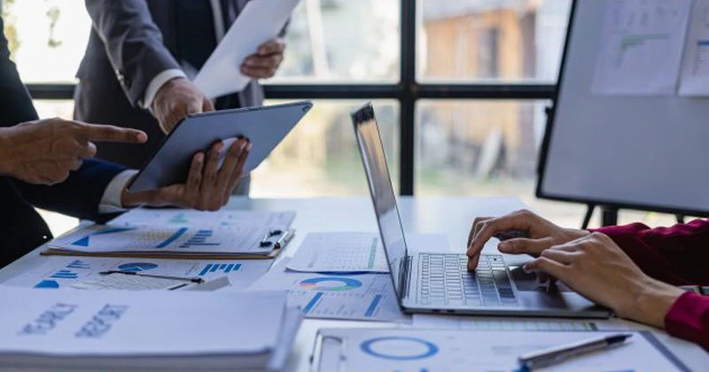 Iniţiativă legislativă în sprijinul antreprenorilor care depăşesc plafonul de TVA