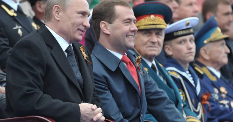 Răspuns din Rusia, prin vocea lui Medvedev, despre „ultimatumul teatral” al președintelui Trump pentru Moscova