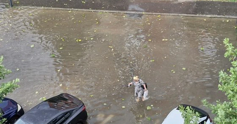Cod roşu de furtună în localităţi din judeţele Hunedoara şi Cluj, duminică după-amiaza
